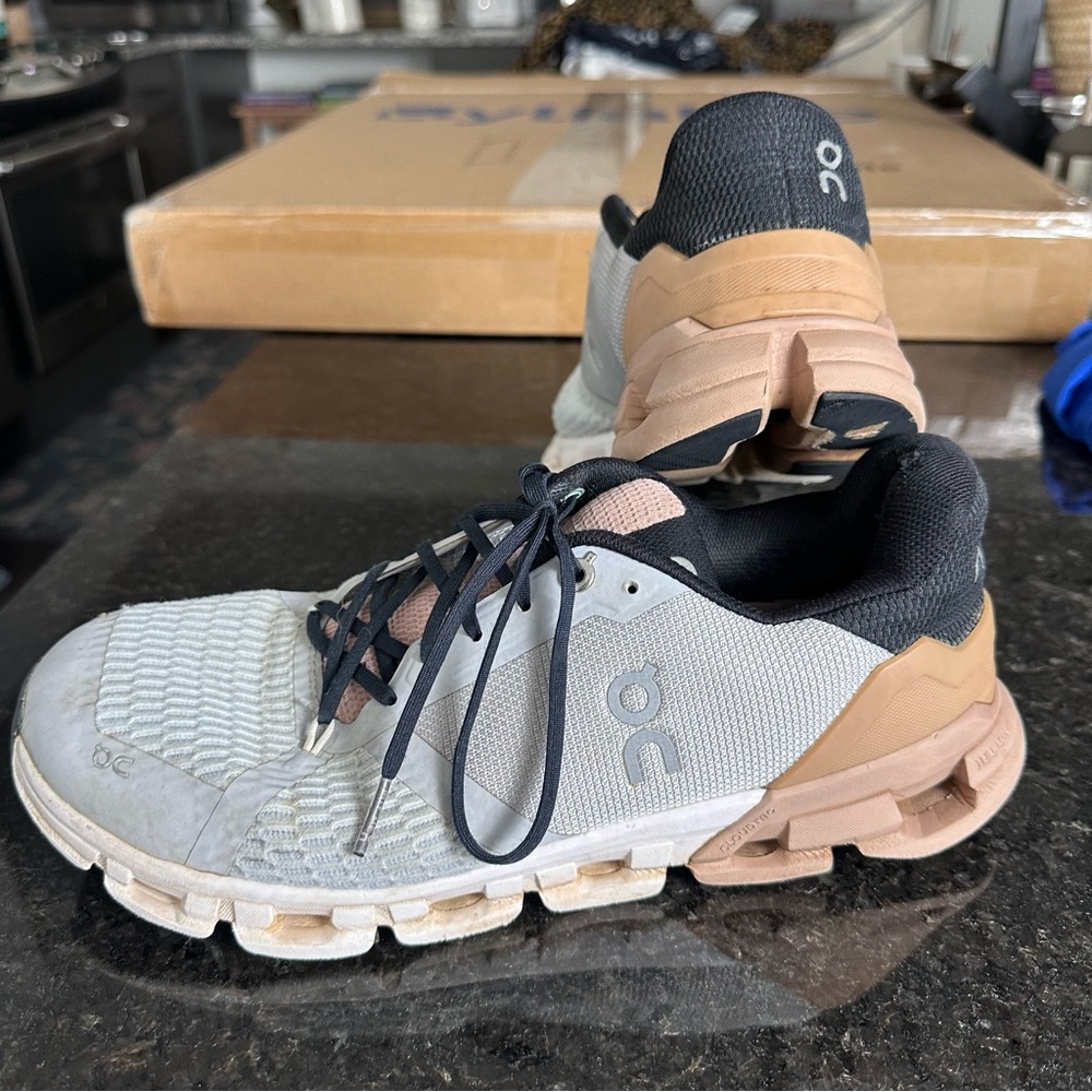On Running (10) Cloudflyer in Glacier/Rosebrown - Running/Walking Sneakers
